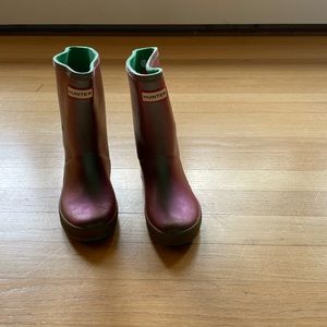 Hunter Girls short wellie rain boots UK 10/US 11. Purple iridescent